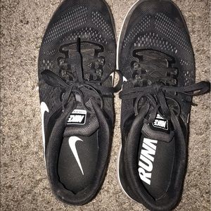 8.5 Nike flex run women’s tennis shoes
